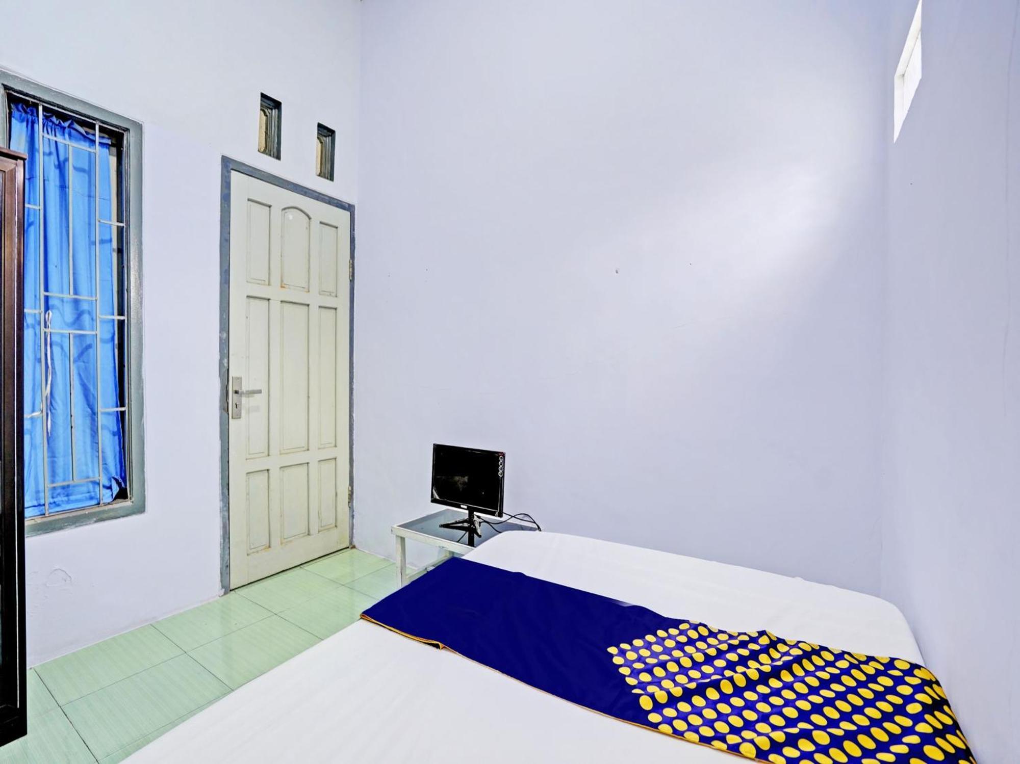 Oyo Life 92937 Kost Putri Sarkara Syariah Hotel บันยูวังงี ภายนอก รูปภาพ