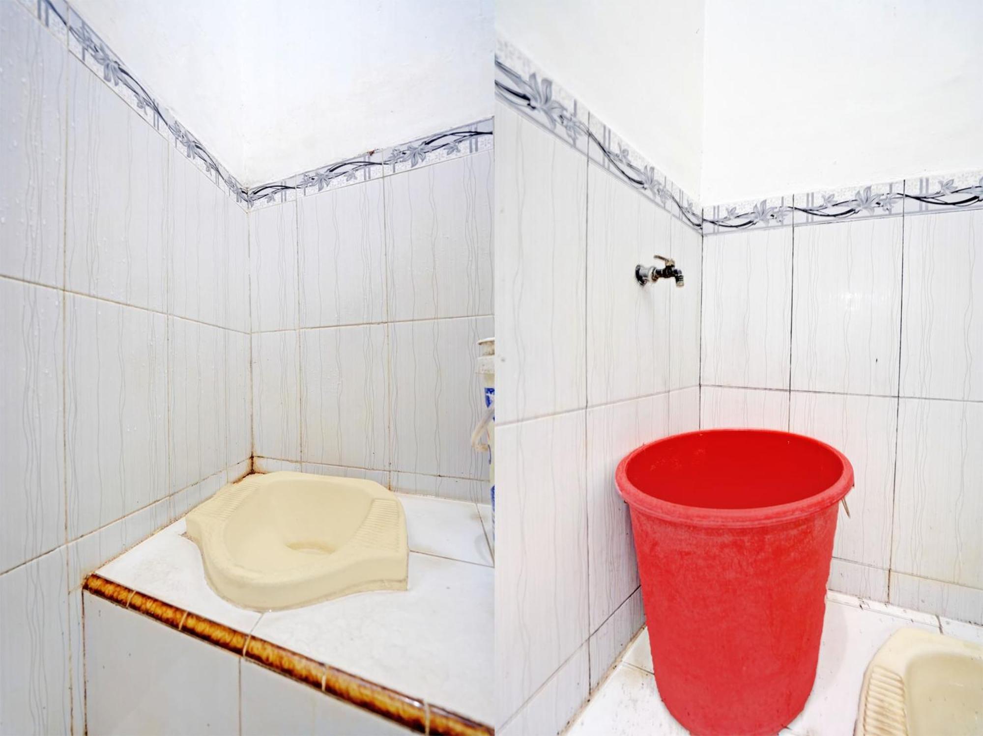 Oyo Life 92937 Kost Putri Sarkara Syariah Hotel บันยูวังงี ภายนอก รูปภาพ